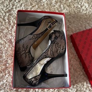 Gorgeous Guess heels